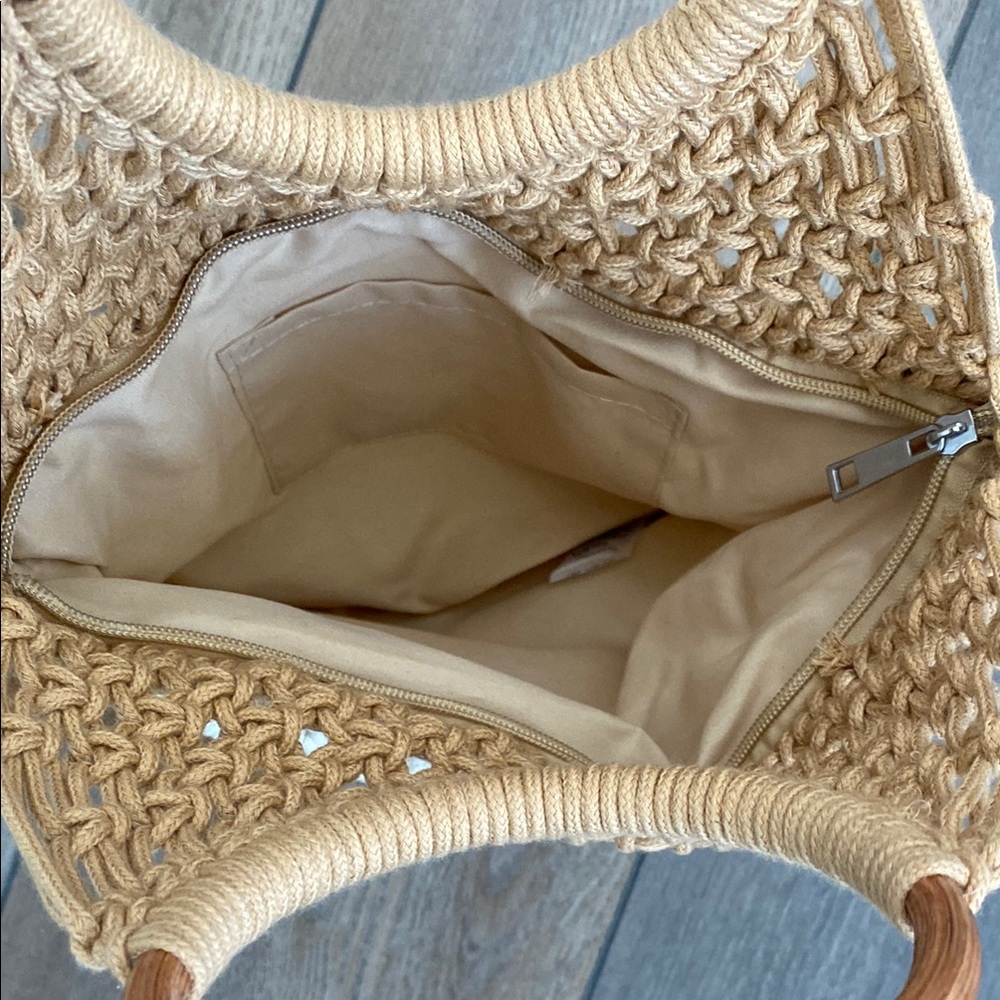 Chic Crochet Beige and Cream Handbag - Picture 3 of 3